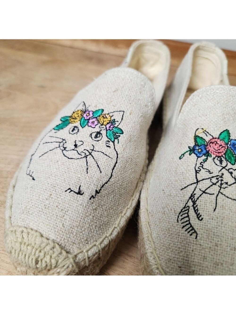 SOLUDOS Spirit Animal Smoking Slipper- Cat Embroidery Sand Size 7 - Picture 8 of 13